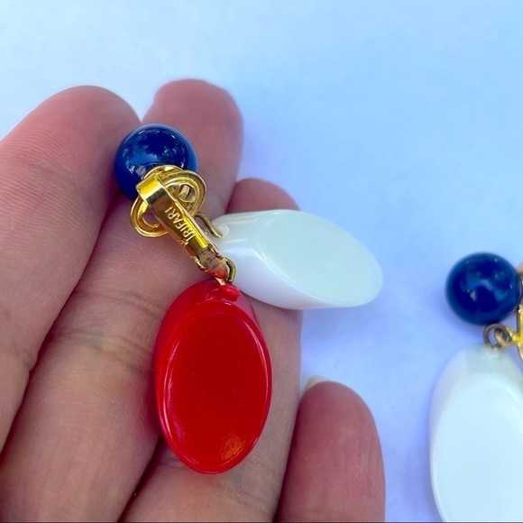 Trifari Patriotic Clip On Earrings Lucite Dangle Vintage Red White Blue - Picture 3 of 11